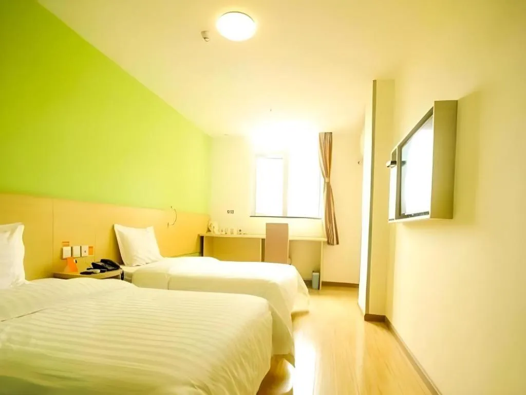 Bed in 7 Days Inn Xichang Hangtian Avenue Toursim Center