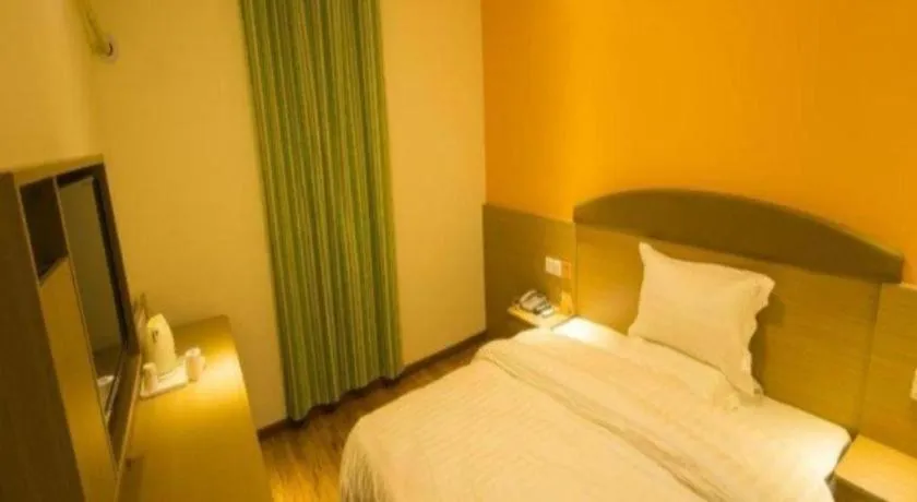 Bed in 7 Days Inn Ya'an Langqiao Pedestrian Street Center