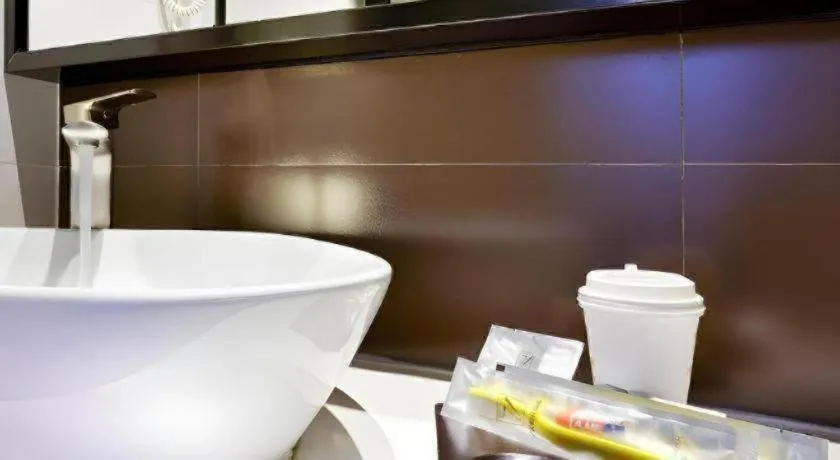 7 Days Premium Jingjiang Fuhai New World Automobile Terminal Branch