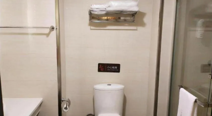 7 Days Premium Jingjiang Fuhai New World Automobile Terminal Branch