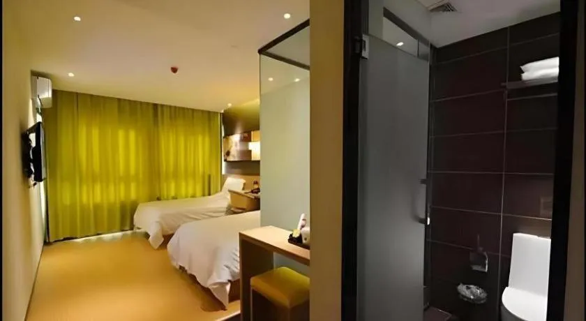 Bed in IU Hotel Zhengzhou Xinzheng Sias International University Branch