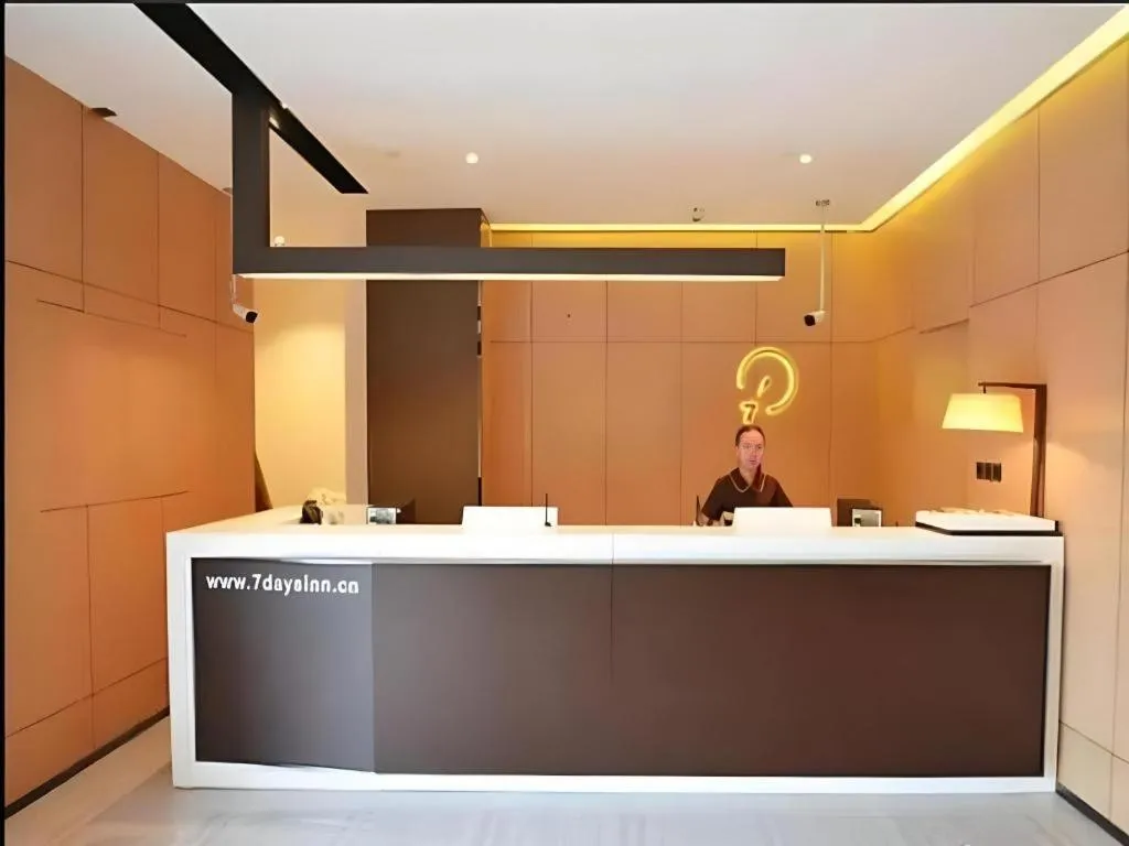 IU Hotel Zhengzhou Xinzheng Sias International University Branch