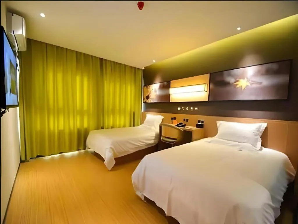 Bed in IU Hotel Zhengzhou Xinzheng Sias International University Branch