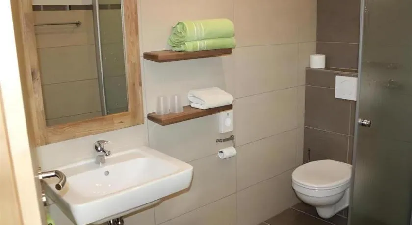 IU Hotel Zhengzhou Xinzheng Sias International University Branch