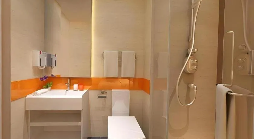 IU Hotel Zhengzhou Xinzheng Sias International University Branch