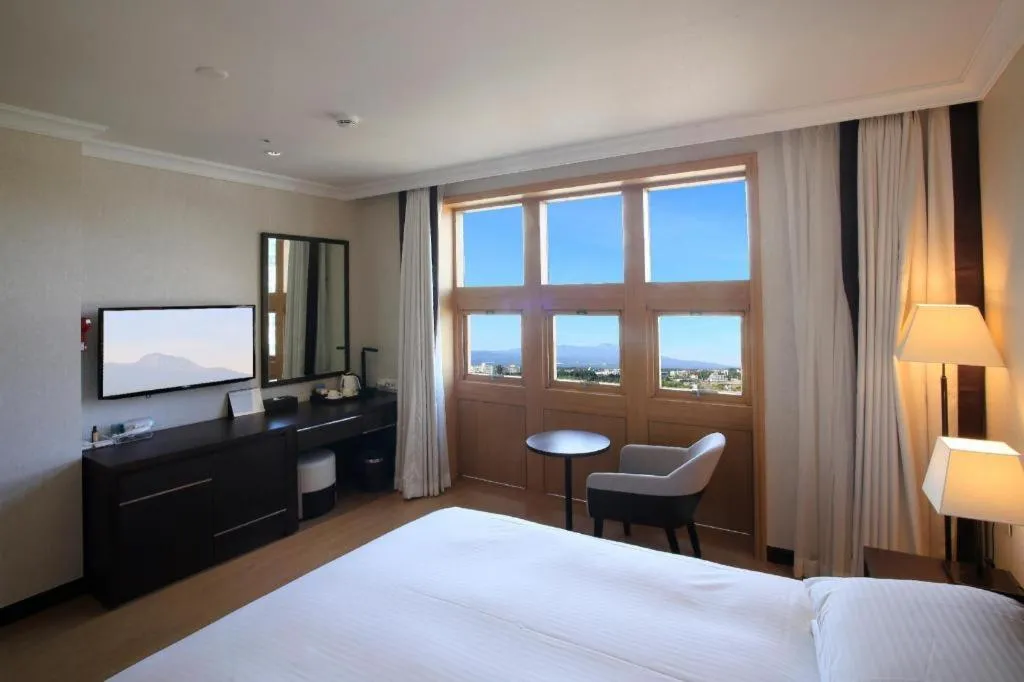 Bed in Jeju Booyoung Hotel