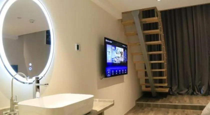 Qingdao Elegance Hotel