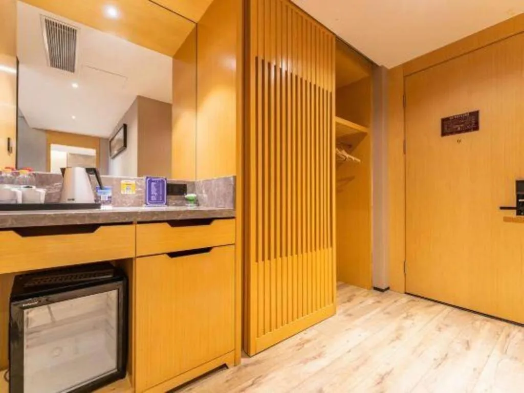 Qingdao Elegance Hotel