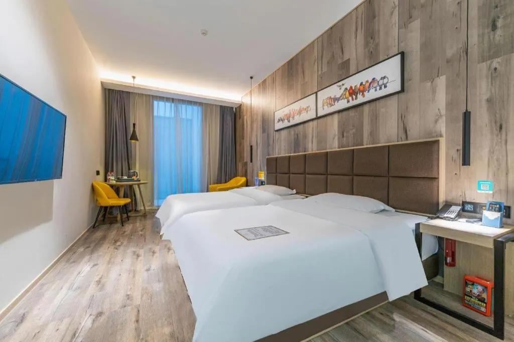 Bed in Qingdao Elegance Hotel