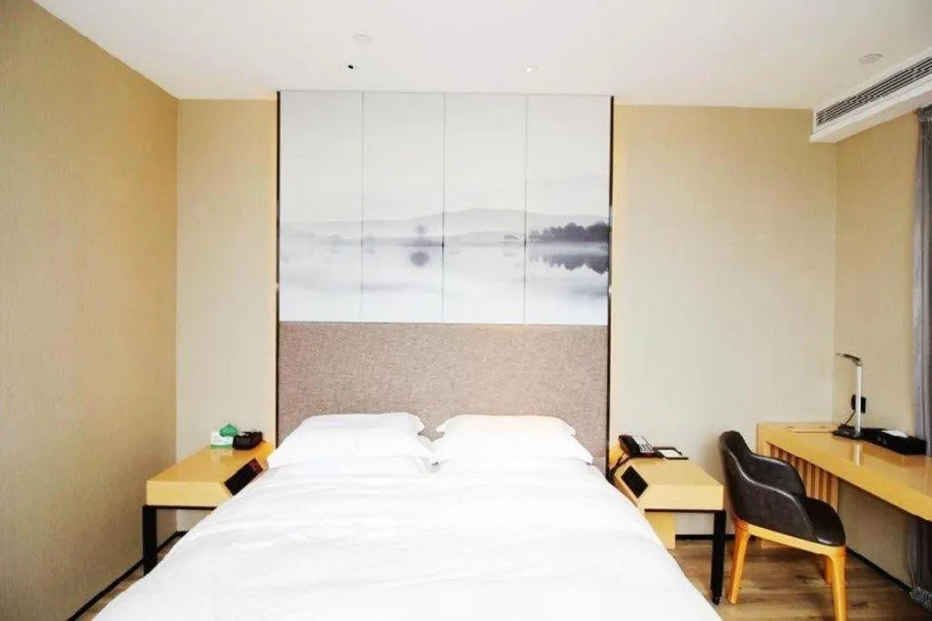 Bed in Qingdao Elegance Hotel