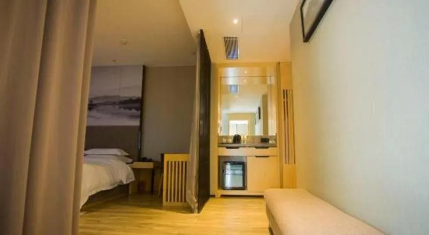 Bed in Qingdao Elegance Hotel