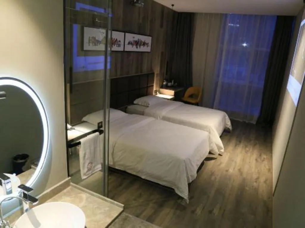 Bed in Qingdao Elegance Hotel