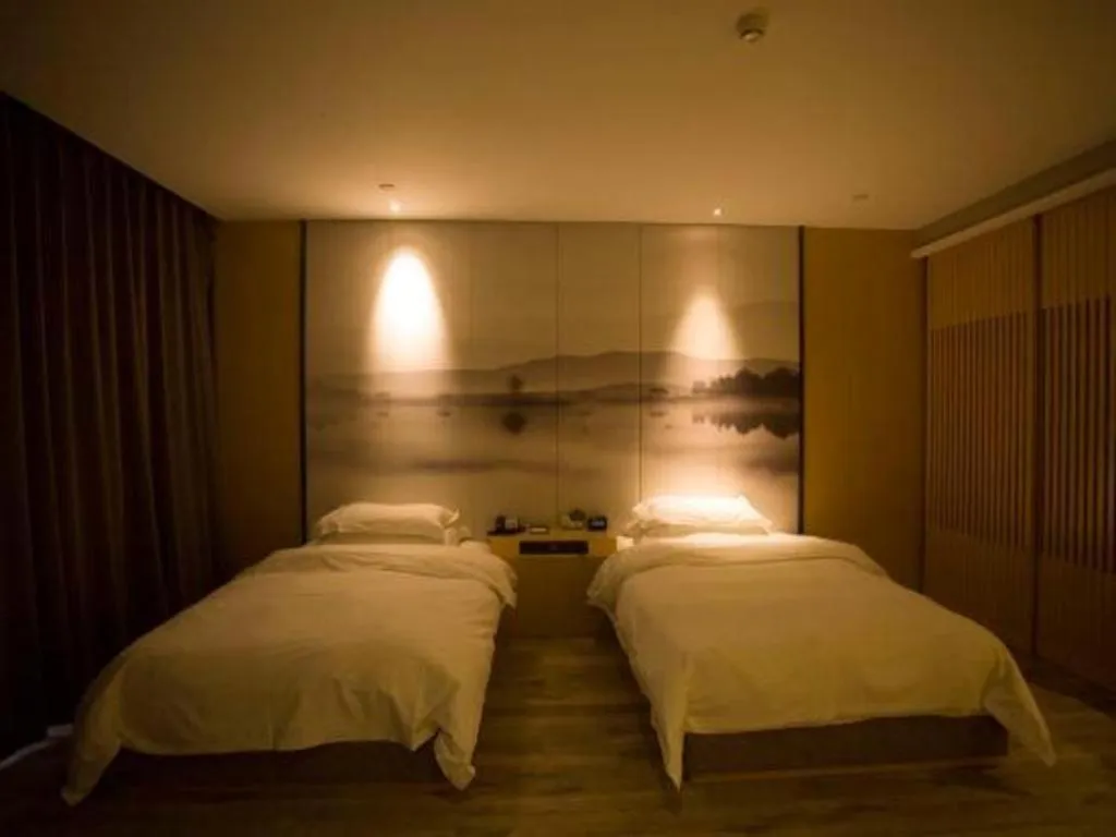 Bed in Qingdao Elegance Hotel