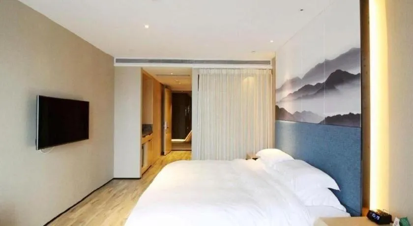 Bed in Qingdao Elegance Hotel