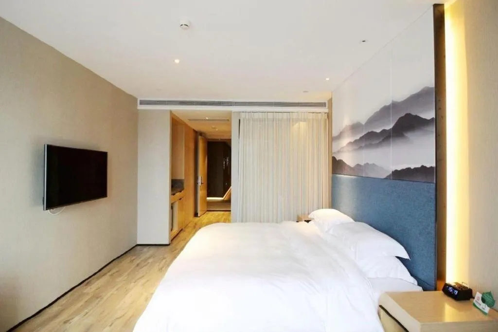 Bed in Qingdao Elegance Hotel