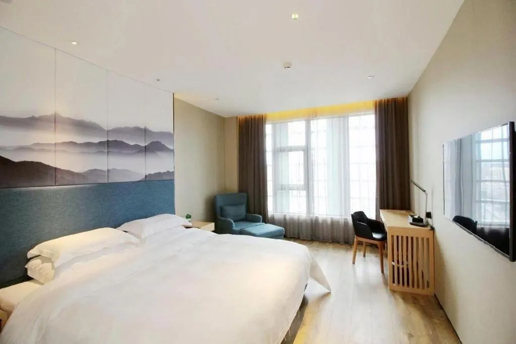 Bed in Qingdao Elegance Hotel