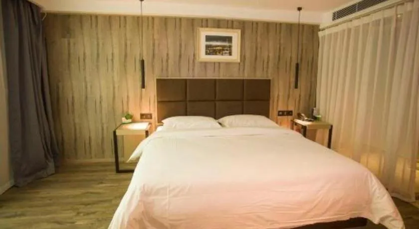 Bed in Qingdao Elegance Hotel