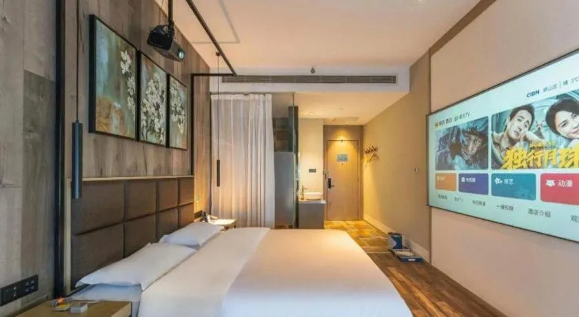 Bed in Qingdao Elegance Hotel