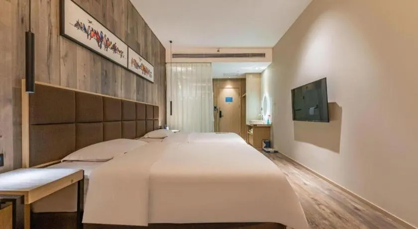 Bed in Qingdao Elegance Hotel