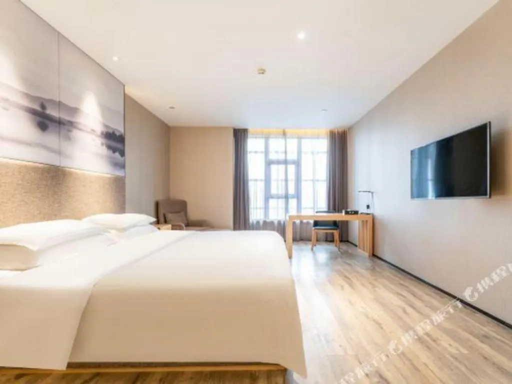 Bed in Qingdao Elegance Hotel