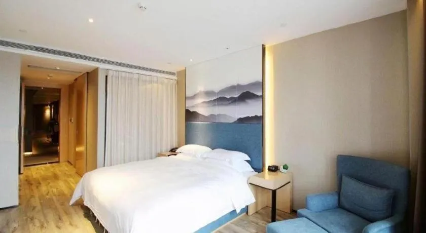 Bed in Qingdao Elegance Hotel