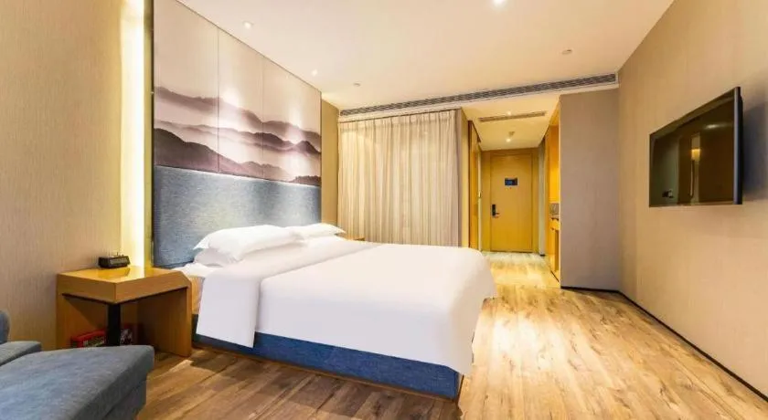 Bed in Qingdao Elegance Hotel