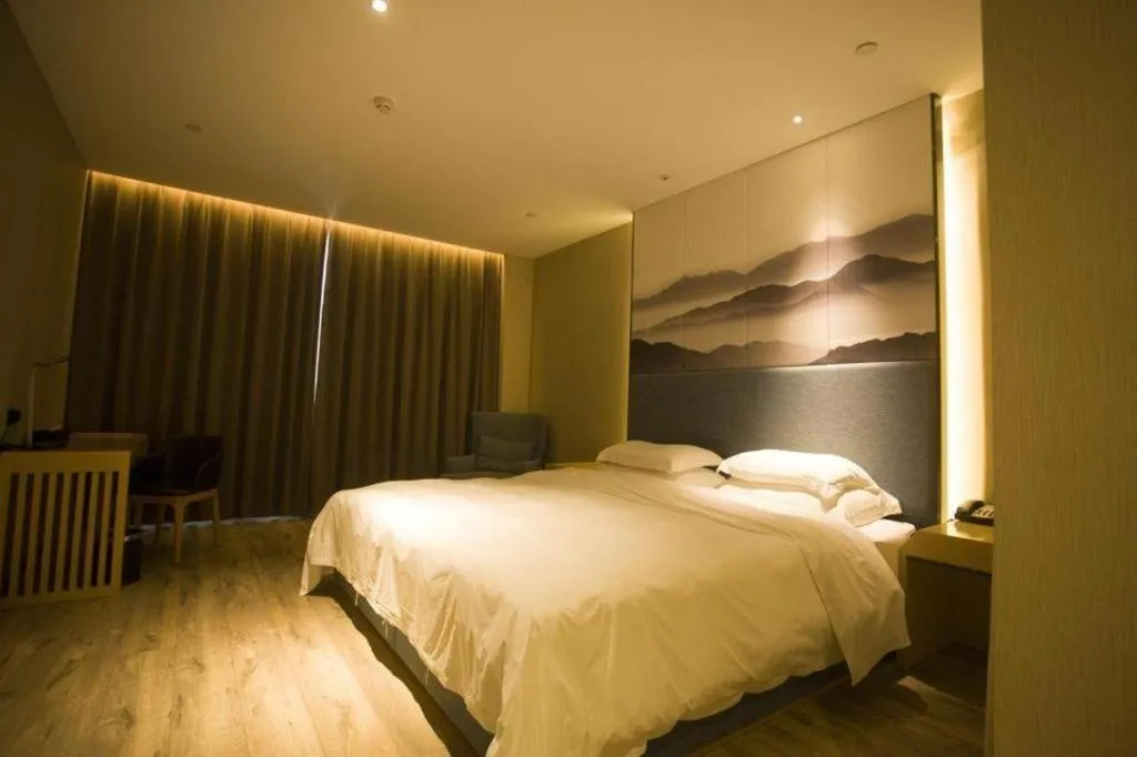 Bed in Qingdao Elegance Hotel