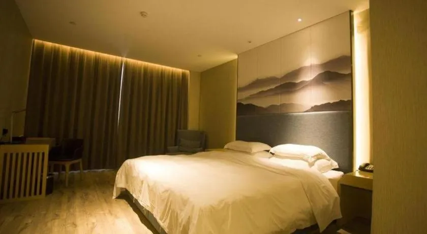 Bed in Qingdao Elegance Hotel