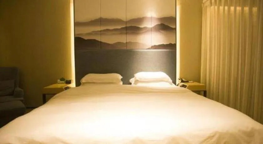 Bed in Qingdao Elegance Hotel