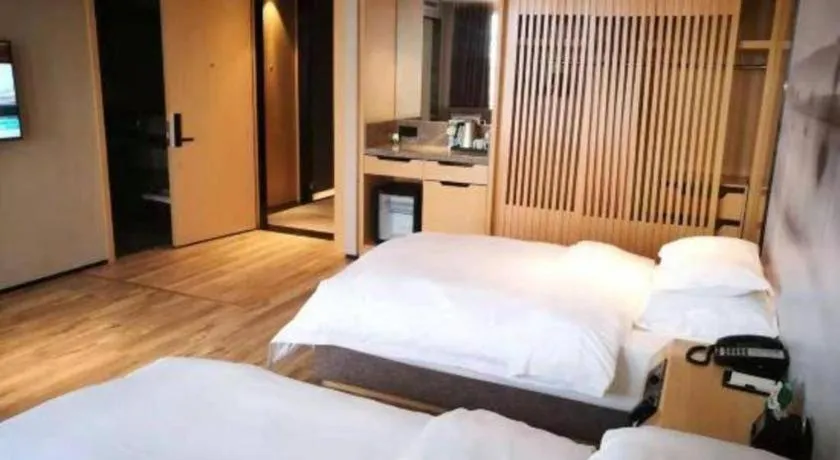 Bed in Qingdao Elegance Hotel