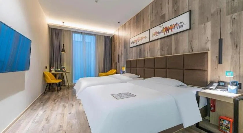 Bed in Qingdao Elegance Hotel