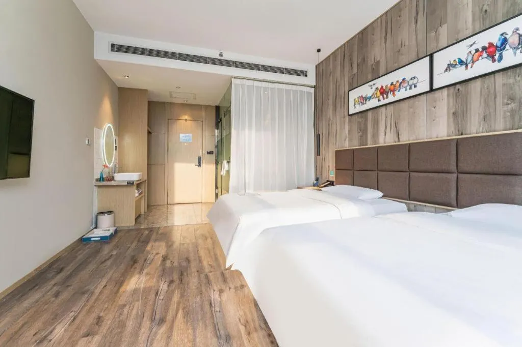 Bed in Qingdao Elegance Hotel