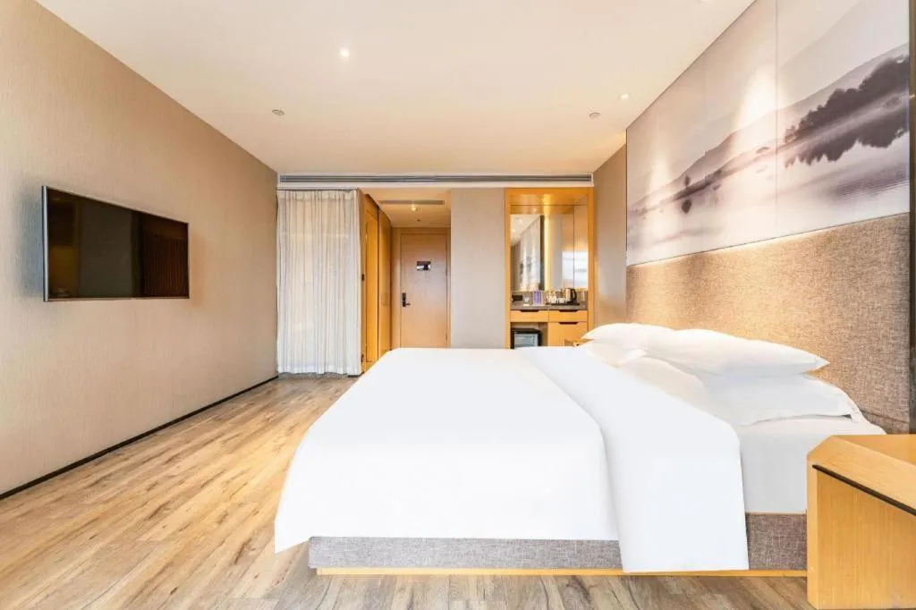 Bed in Qingdao Elegance Hotel