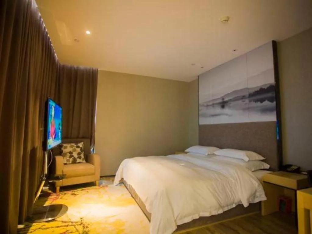 Bed in Qingdao Elegance Hotel