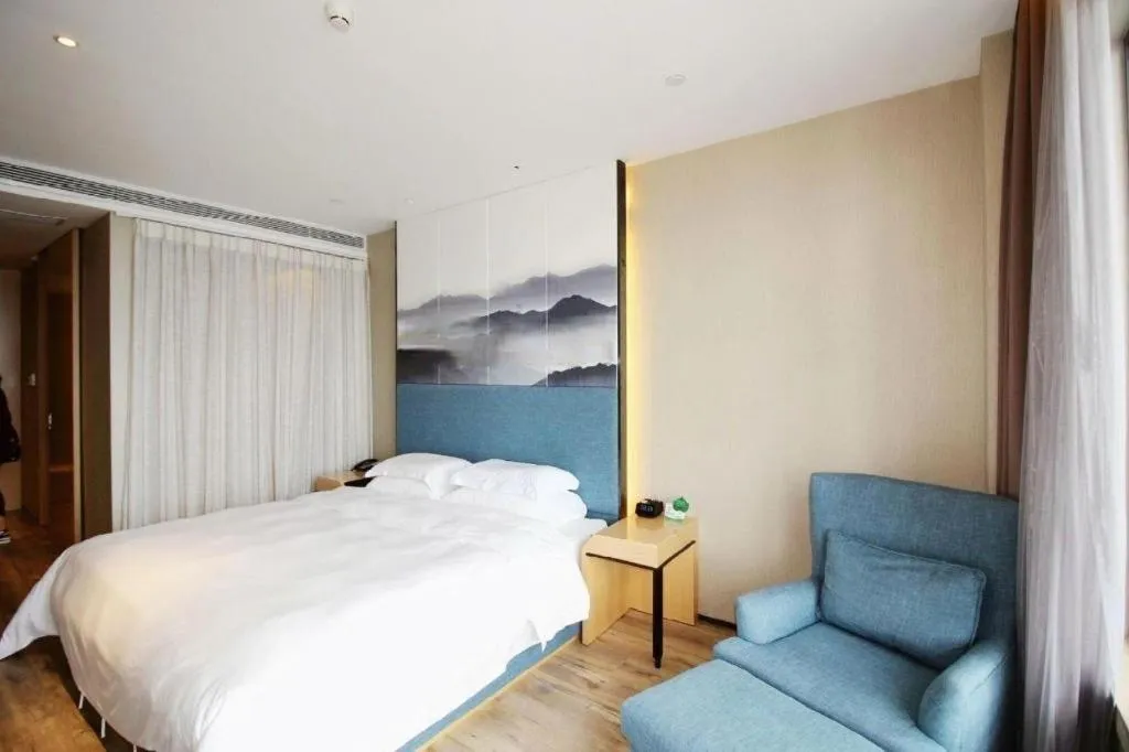 Bed in Qingdao Elegance Hotel