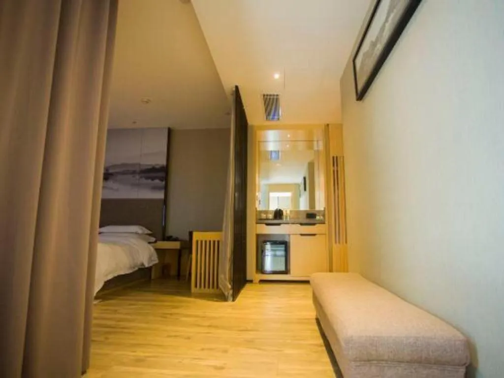 Bed in Qingdao Elegance Hotel