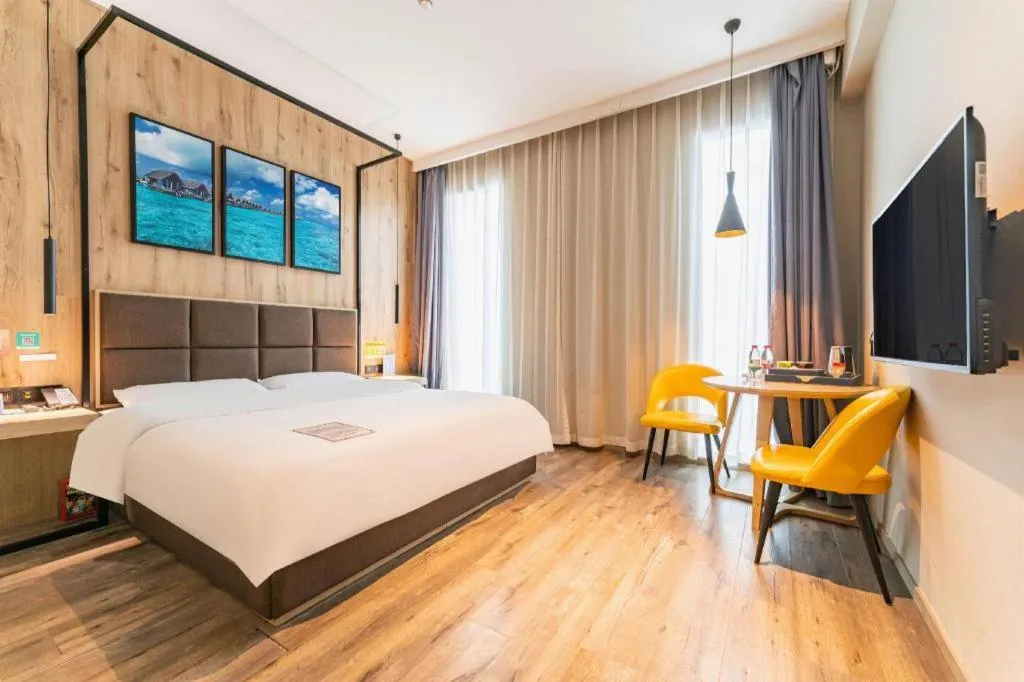 Bed in Qingdao Elegance Hotel