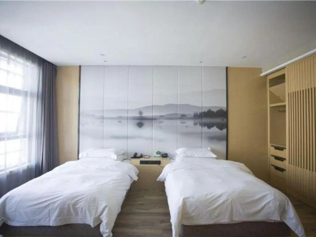 Bed in Qingdao Elegance Hotel