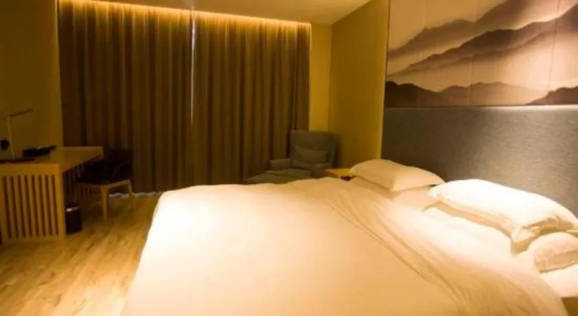 Bed in Qingdao Elegance Hotel