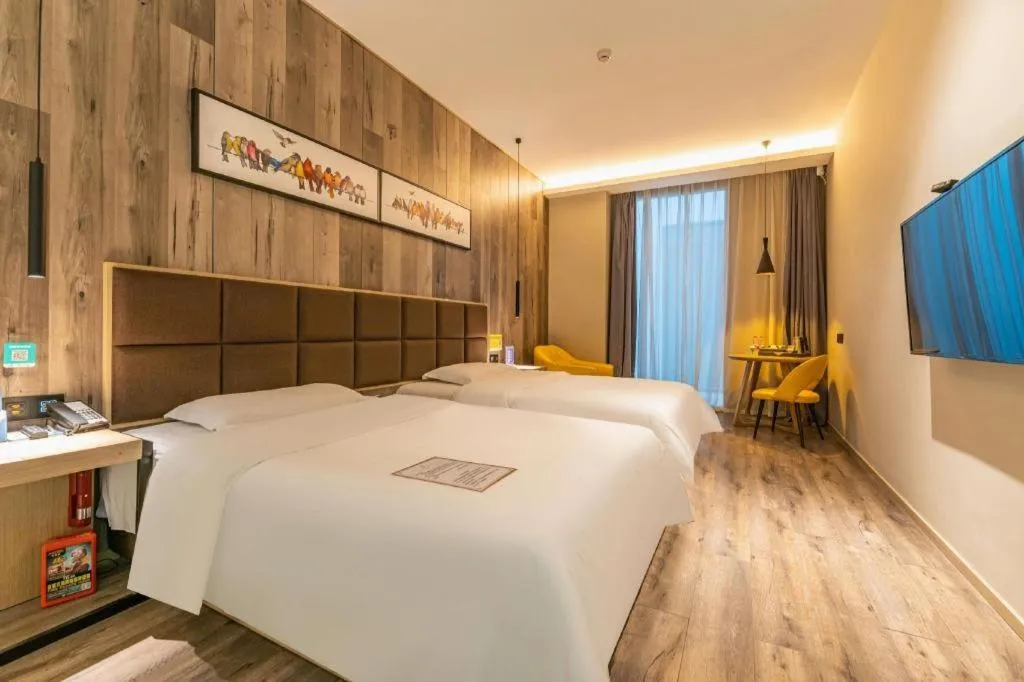 Bed in Qingdao Elegance Hotel