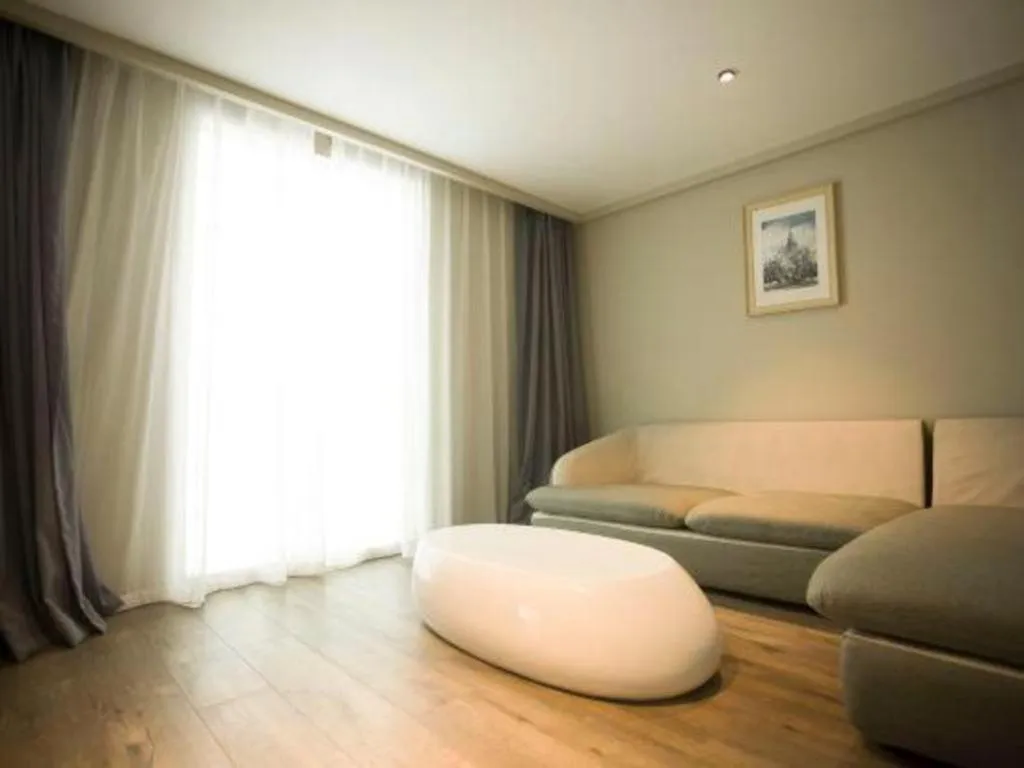 Qingdao Elegance Hotel