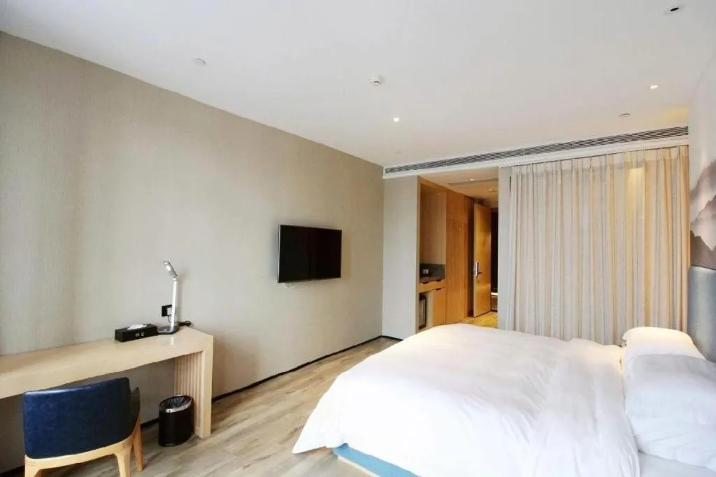 Bed in Qingdao Elegance Hotel