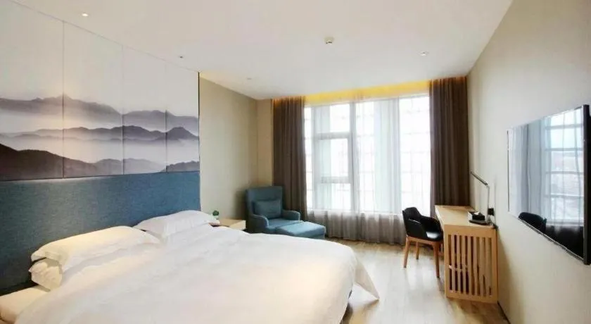 Bed in Qingdao Elegance Hotel