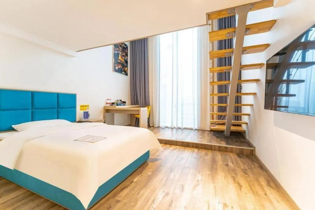 Bed in Qingdao Elegance Hotel