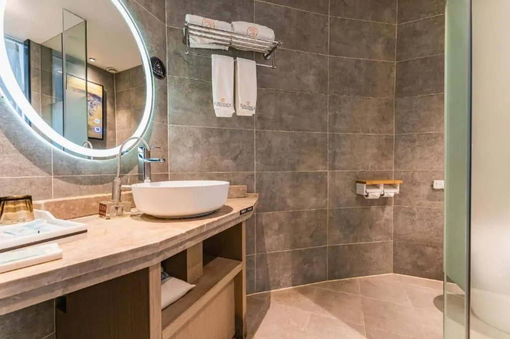 Qingdao Elegance Hotel