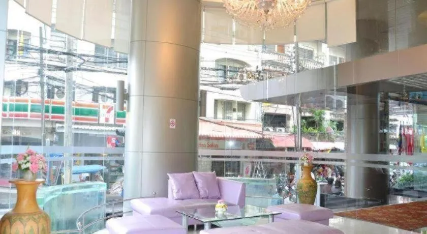 Mayflower Grande Hotel