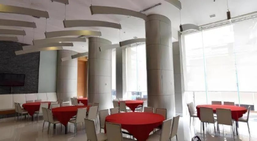 Mayflower Grande Hotel