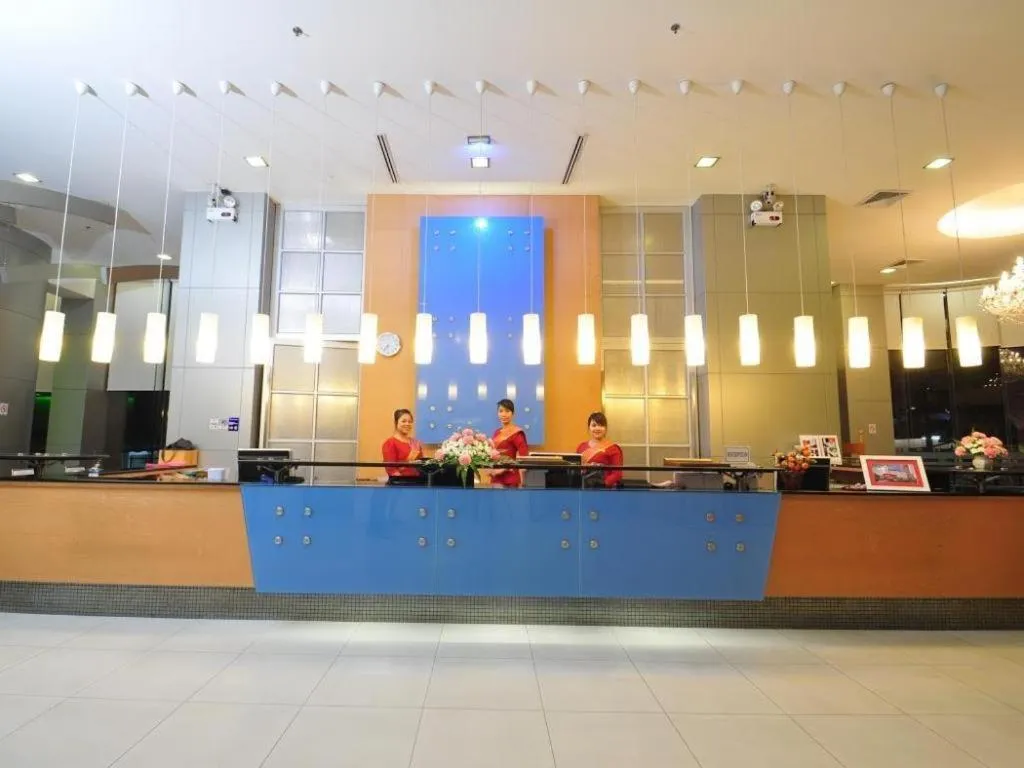 Mayflower Grande Hotel