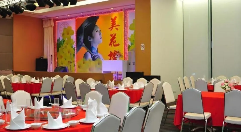 Mayflower Grande Hotel