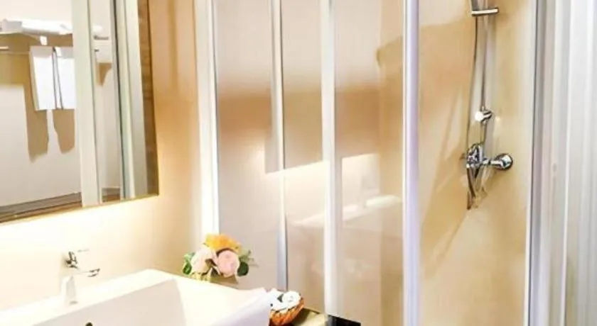 Mayflower Grande Hotel